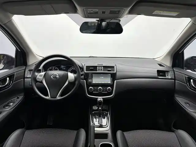 Nissan Tiida — миниатюра 4