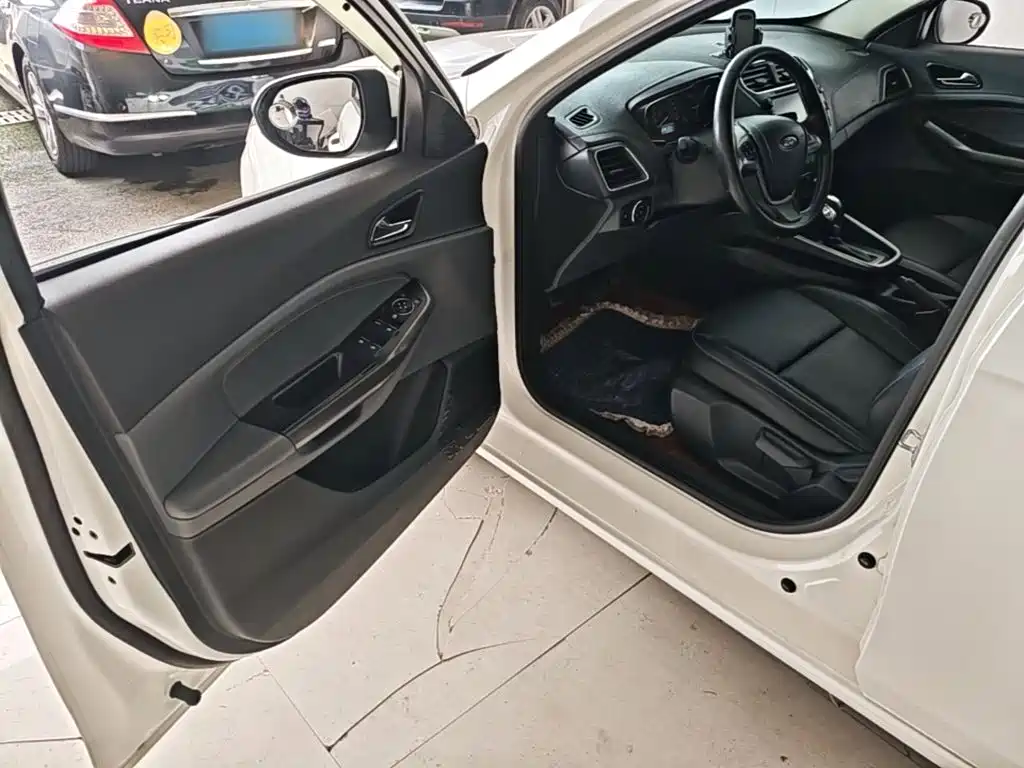 Ford Escort — миниатюра 16