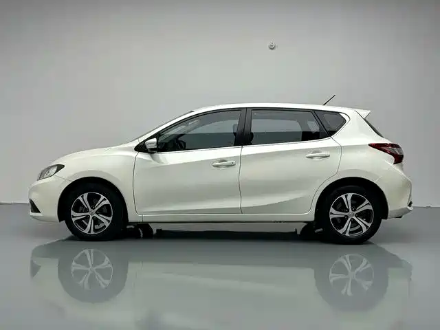 Nissan Tiida — миниатюра 12