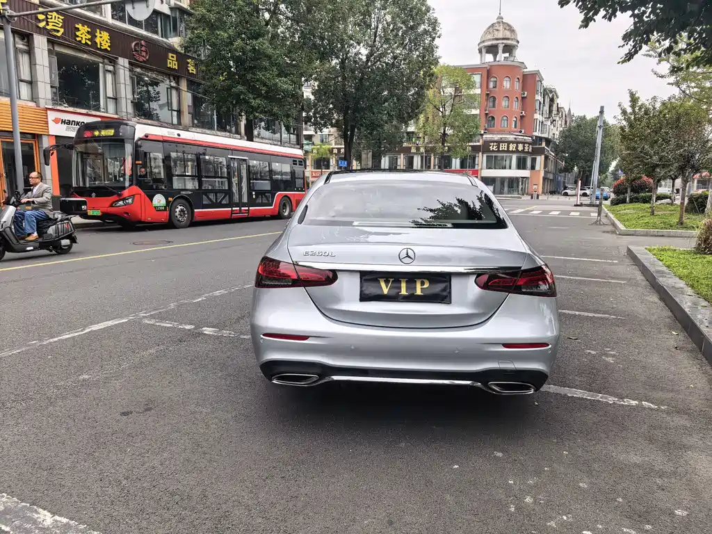 Mercedes-Benz E-Class — миниатюра 5