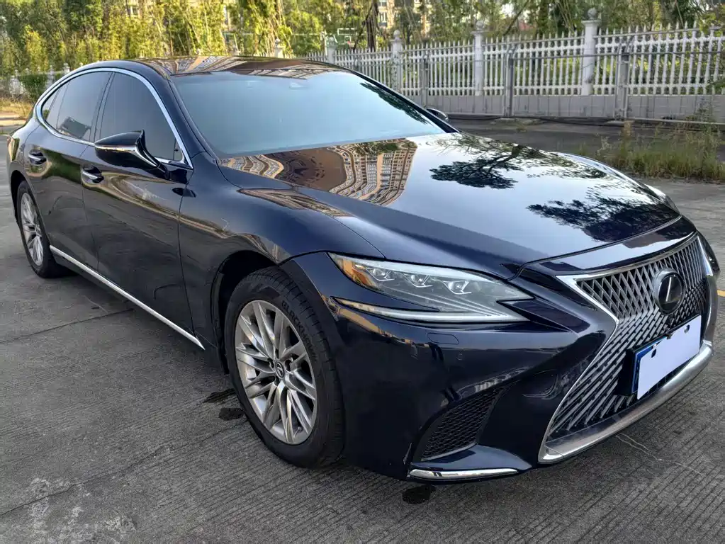 Lexus LS — миниатюра 3