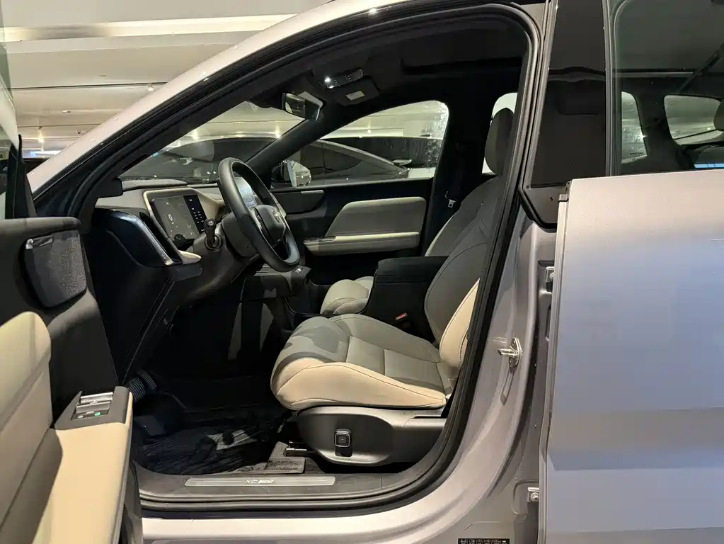 Volvo XC70 PHEV — миниатюра 6
