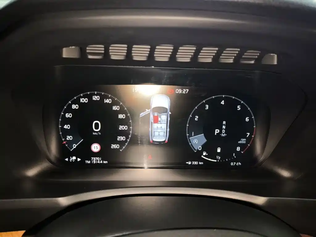 Volvo XC90 — миниатюра 12