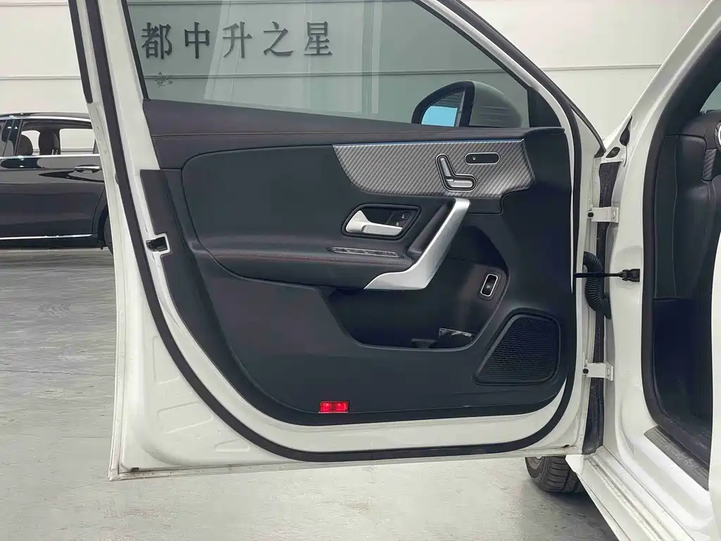 Mercedes-Benz A-Class A 2024 A 200 L Fashion