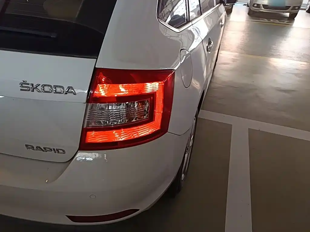 Skoda Rapid Spaceback — миниатюра 8