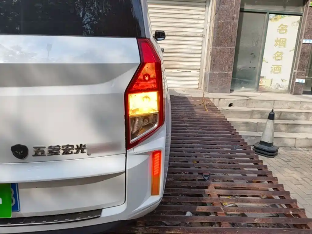 Wuling Hongguang PLUS — миниатюра 8