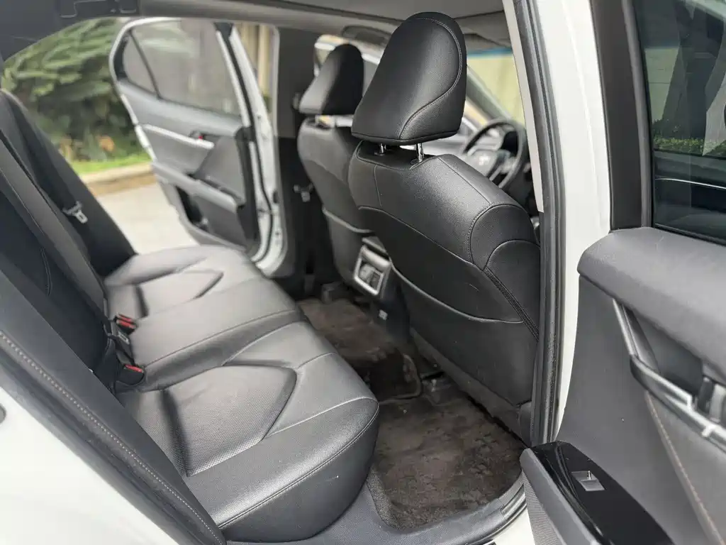 Toyota Camry — миниатюра 7