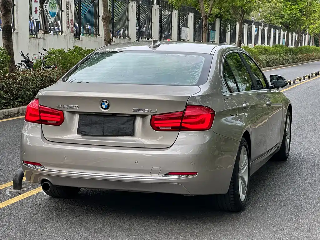 BMW 3 Series — миниатюра 11