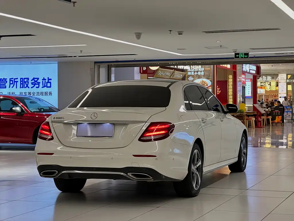 Mercedes-Benz E-Class — миниатюра 7