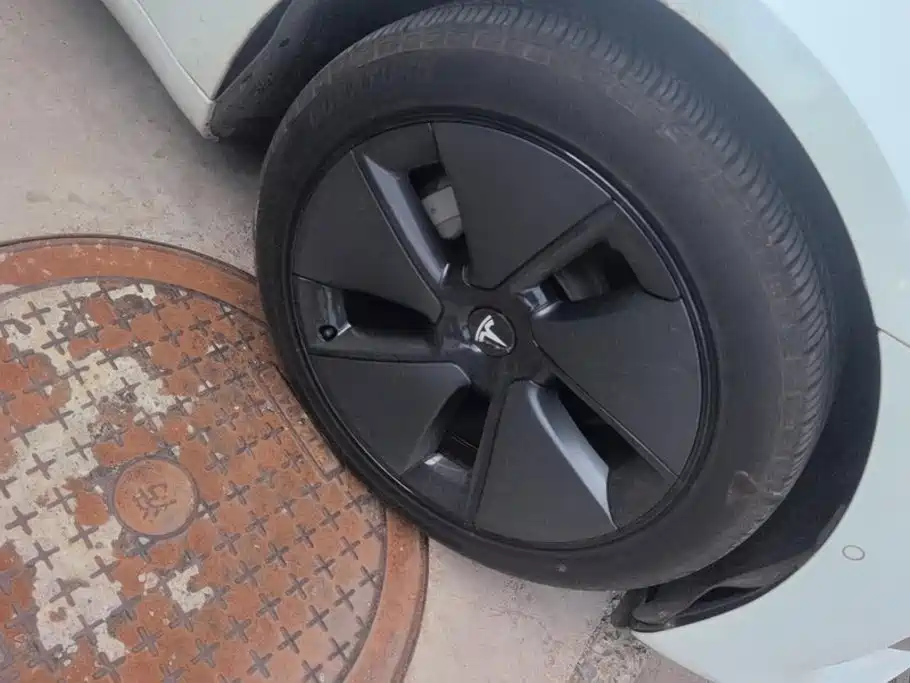 Tesla Model 3 — миниатюра 6