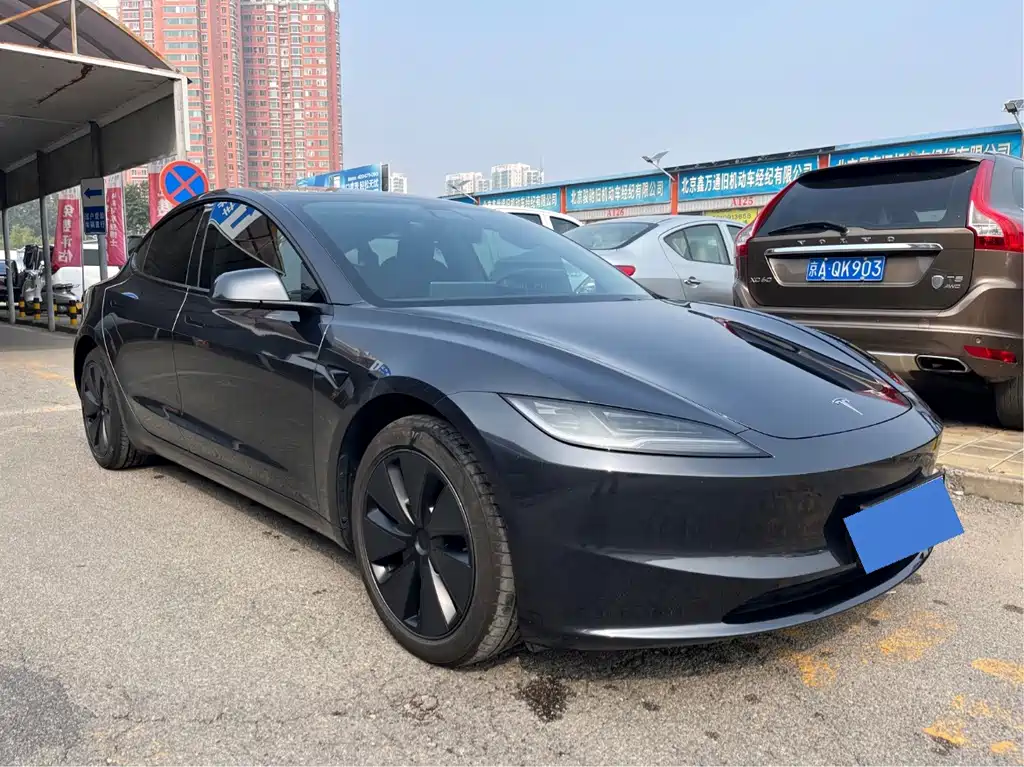 Tesla Model 3 — миниатюра 3