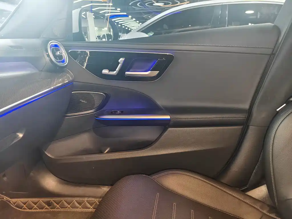 Mercedes-Benz C-Class — миниатюра 8