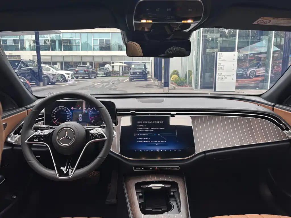 Mercedes-Benz E-Class — миниатюра 8