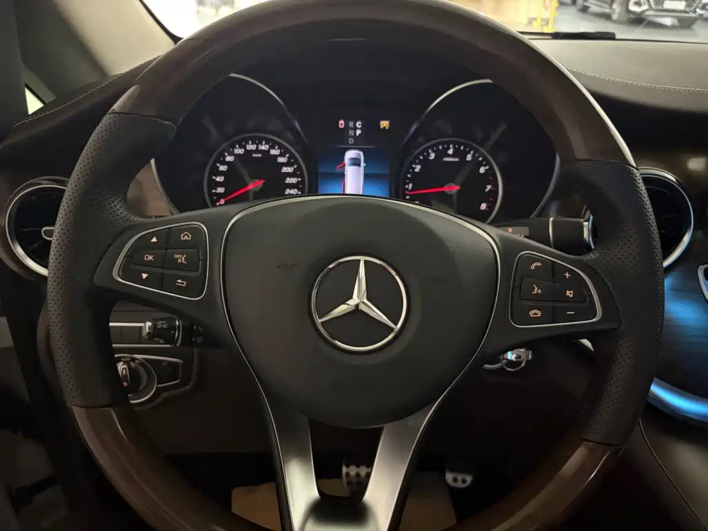 Mercedes-Benz V-Class — миниатюра 19
