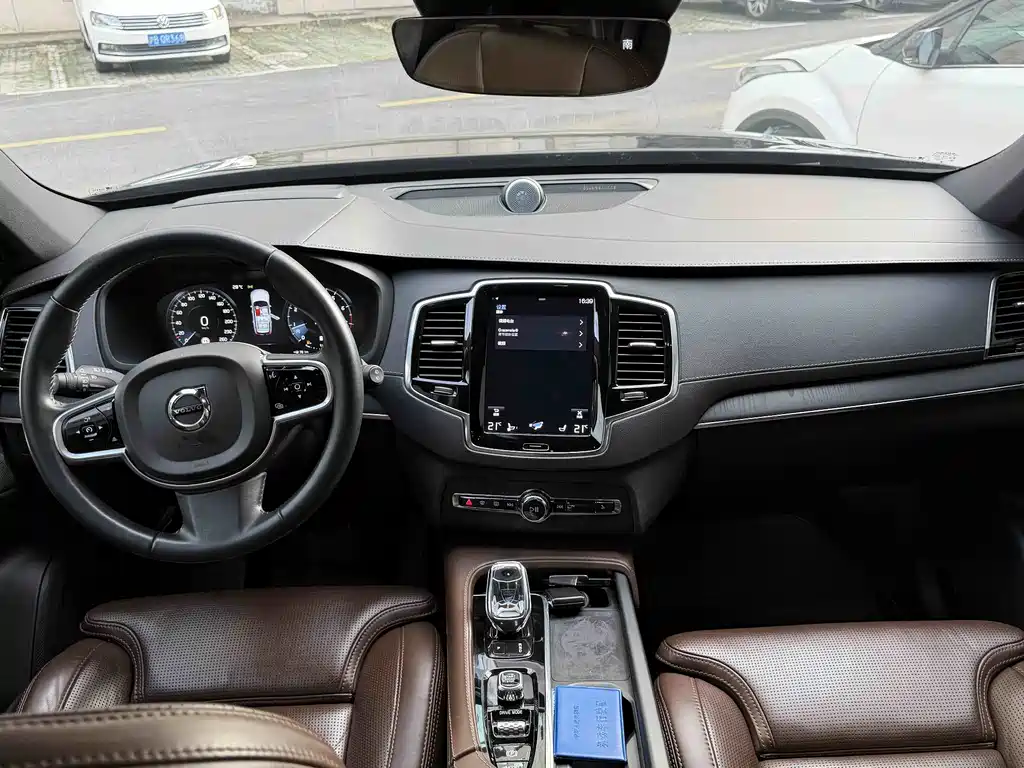 Volvo XC90 — миниатюра 12