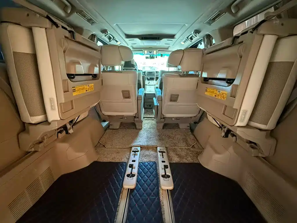 Toyota Alphard — миниатюра 7
