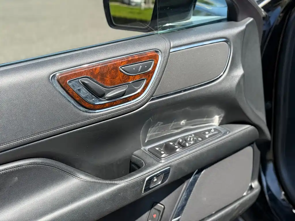 Lincoln Continental — миниатюра 6