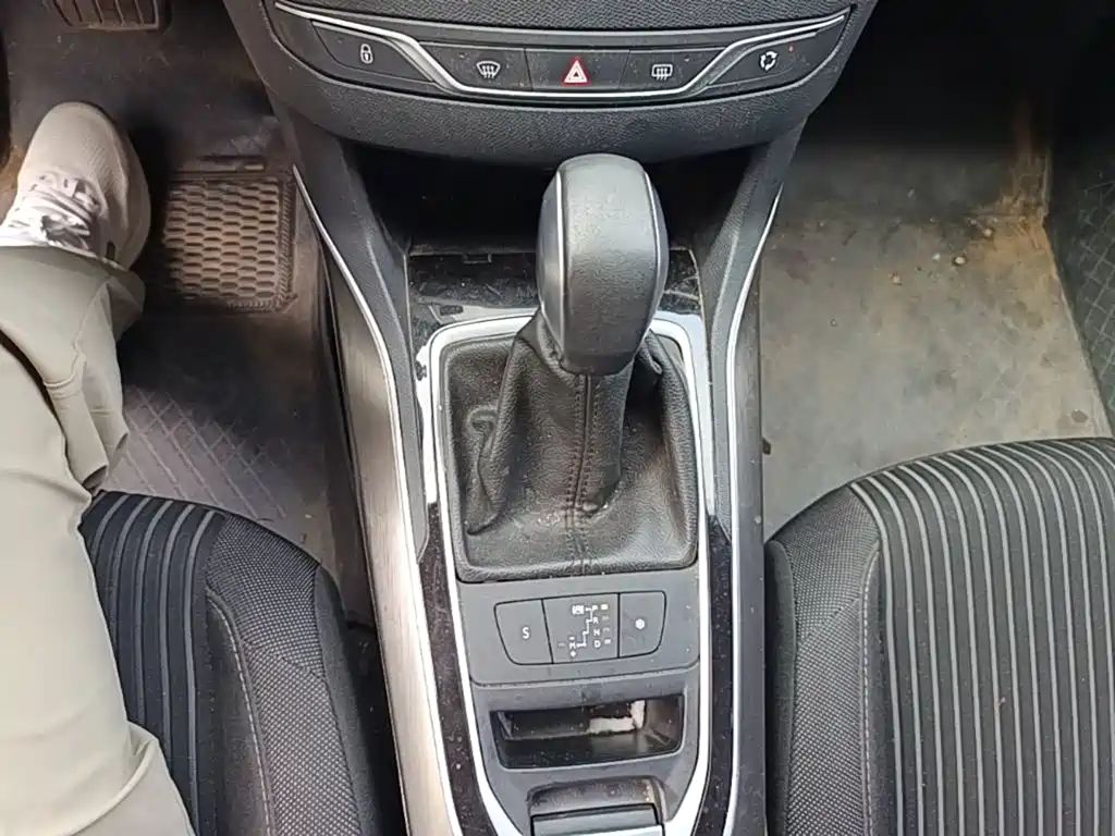 Peugeot 408 — миниатюра 14