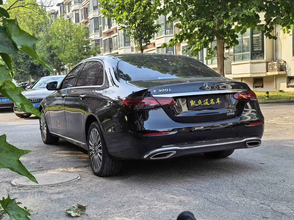 Mercedes-Benz E-Class — миниатюра 3