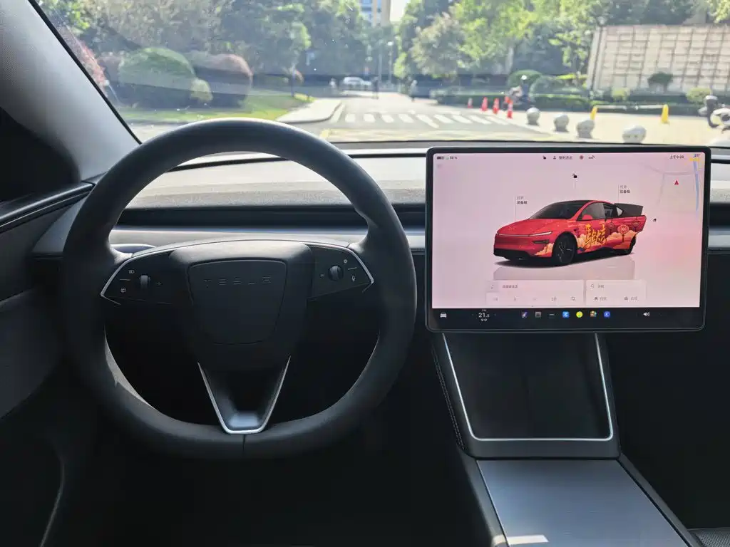 Tesla Model Y — миниатюра 11
