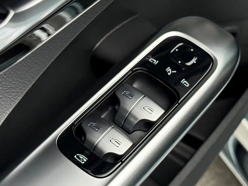Mercedes-Benz C-Class — миниатюра 14
