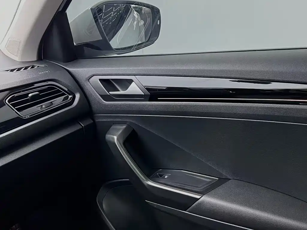 VOLKSWAGEN T ROC EXPLORING SONGS