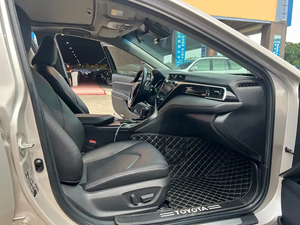 Toyota Camry — миниатюра 9