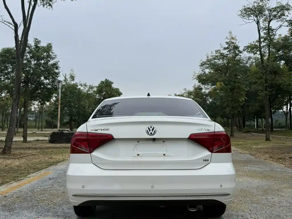 Volkswagen Jetta — миниатюра 7