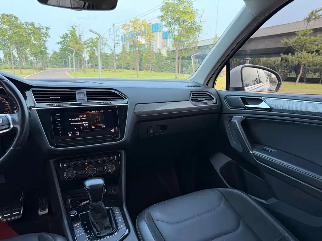 Volkswagen Tiguan L — миниатюра 12