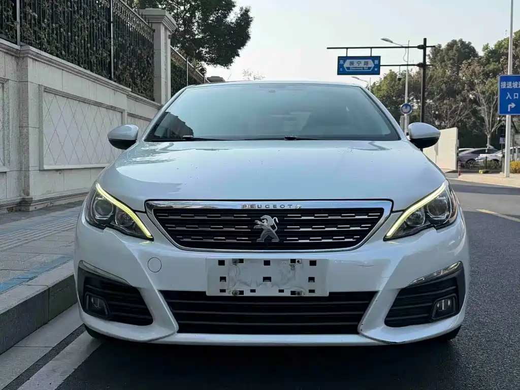 Peugeot 308 — миниатюра 2