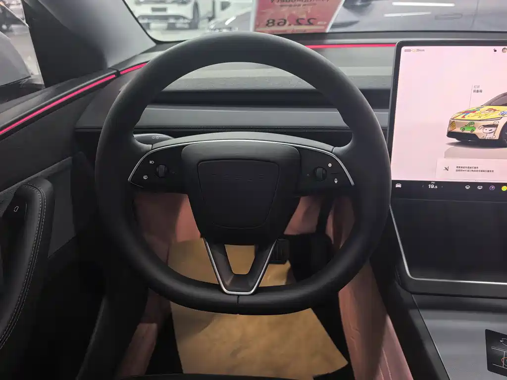 Tesla Model Y — миниатюра 6