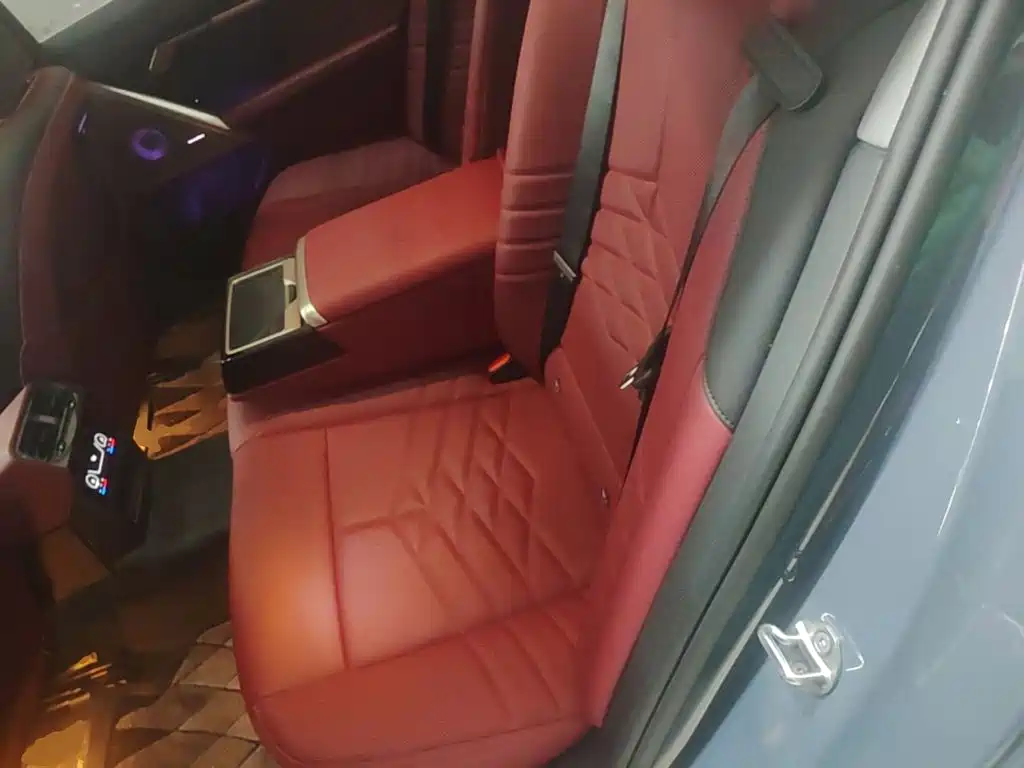 BMW 5 Series — миниатюра 17