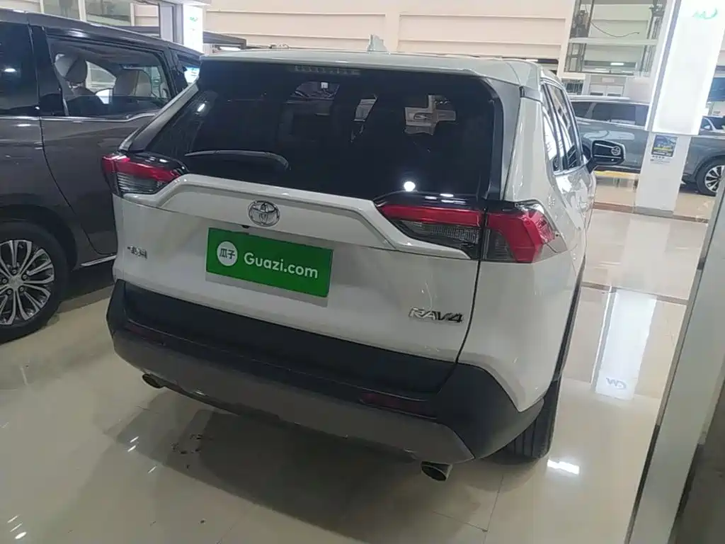 Toyota RAV4 — миниатюра 7