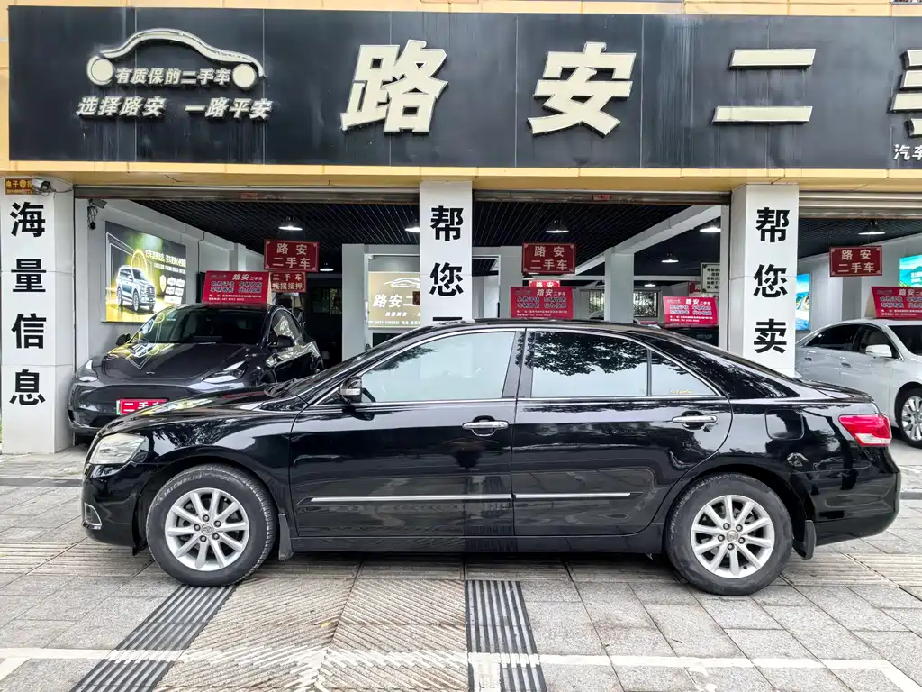 Toyota Camry — миниатюра 5