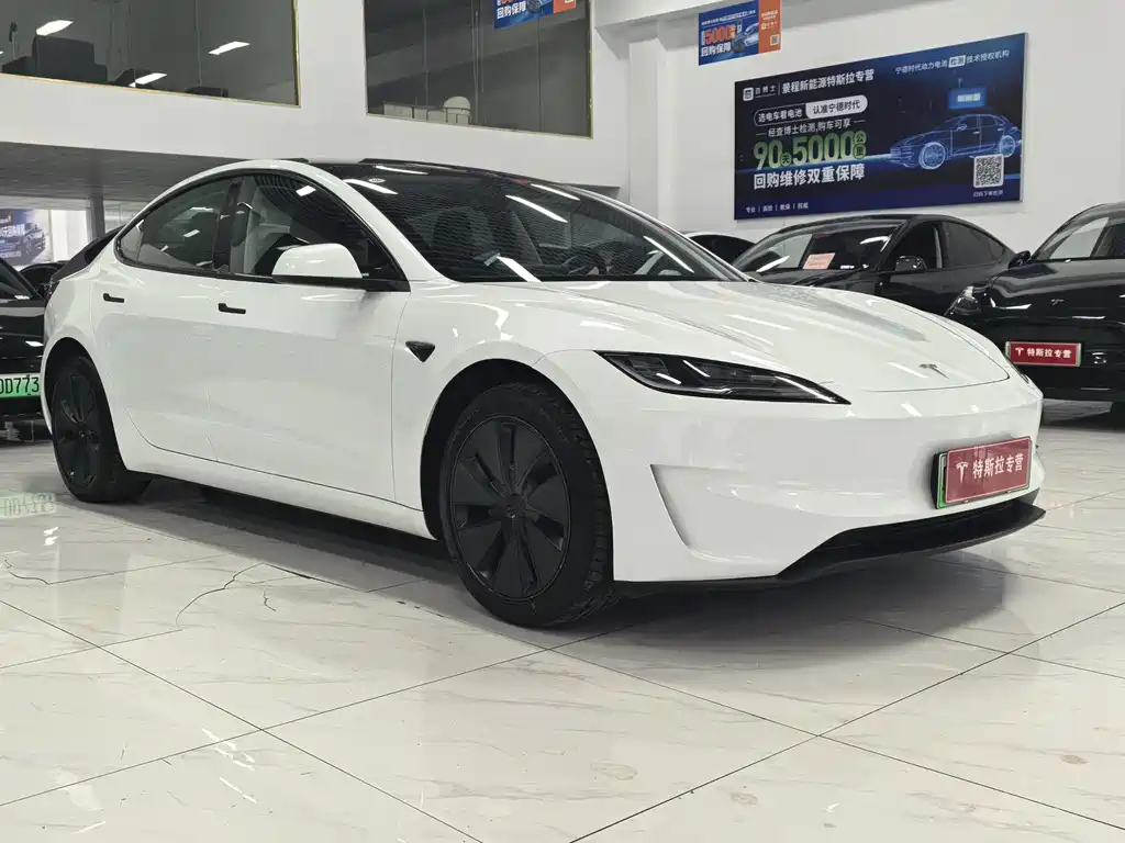 Tesla Model 3 — миниатюра 3