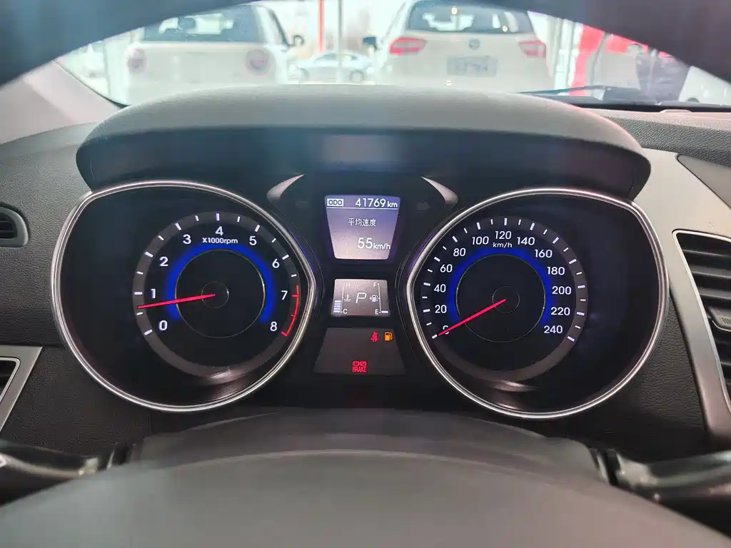 Hyundai Elantra 2016 1.6L AT Luxury