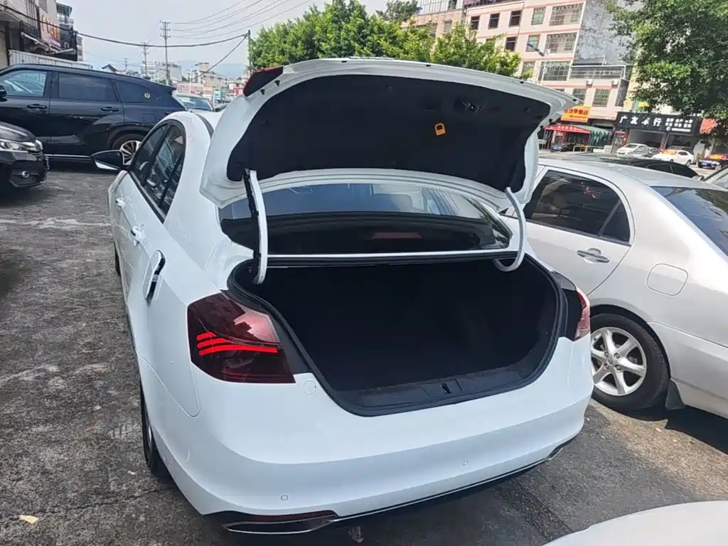 Geely Emgrand — миниатюра 19