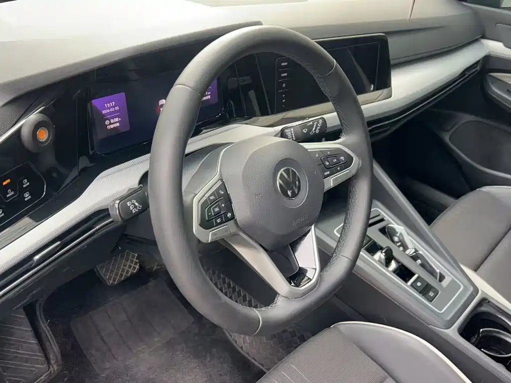 VOLKSWAGEN GOLF