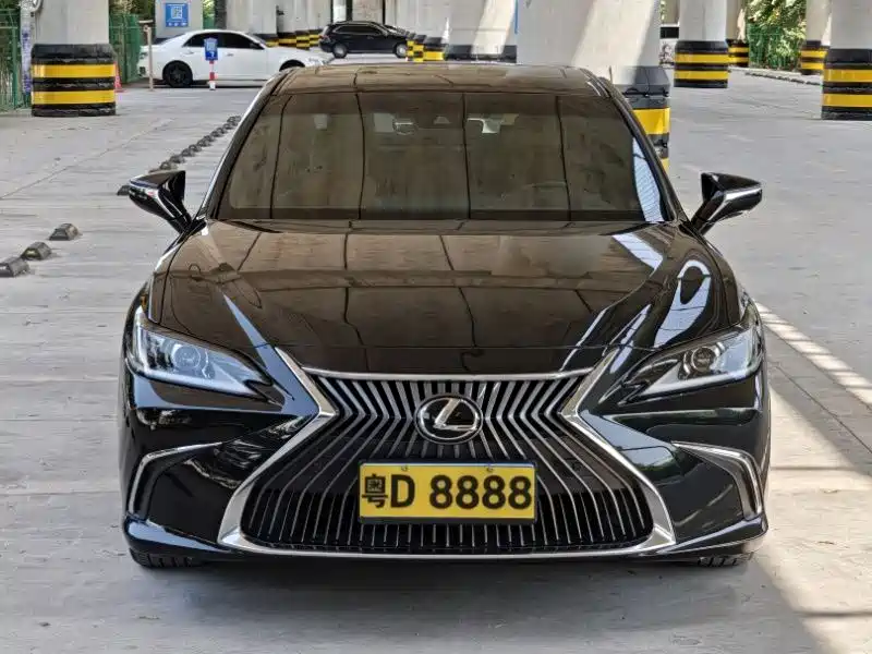 Lexus ES 2020