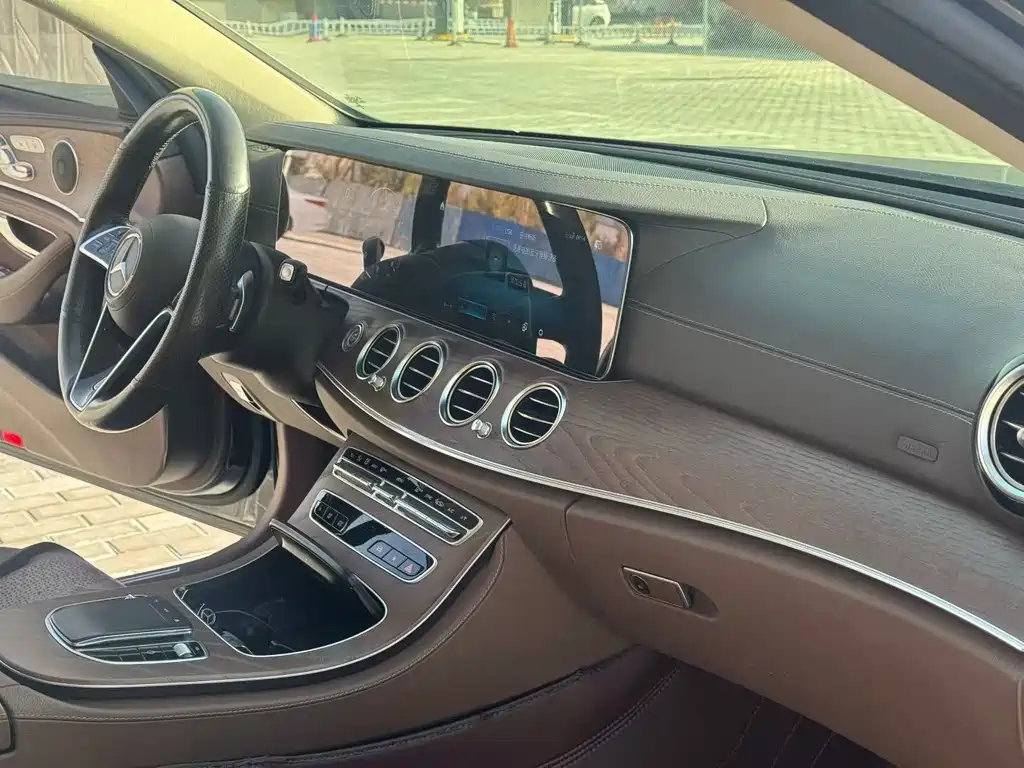 Mercedes-Benz E-Class — миниатюра 6