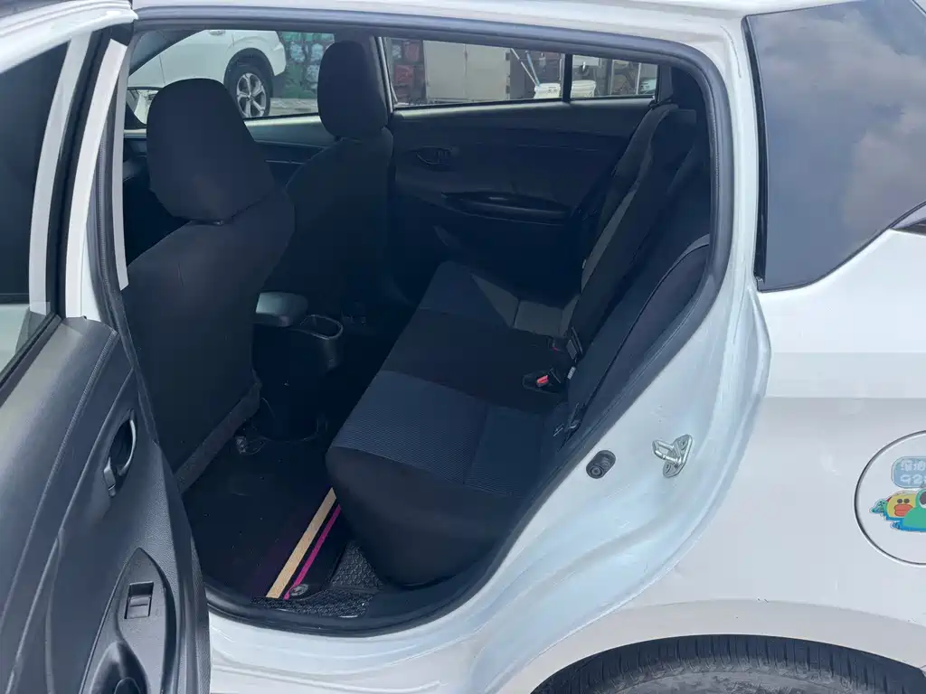 Toyota Yaris L — миниатюра 6