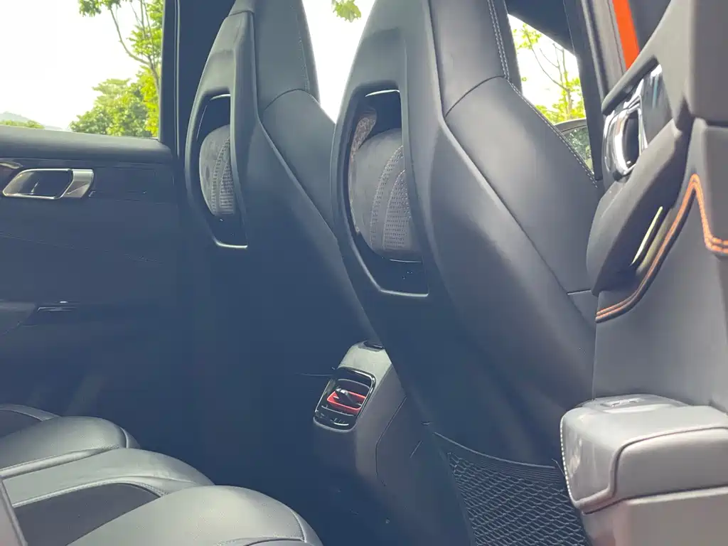 LYNK & CO. 02 HATCHBACK