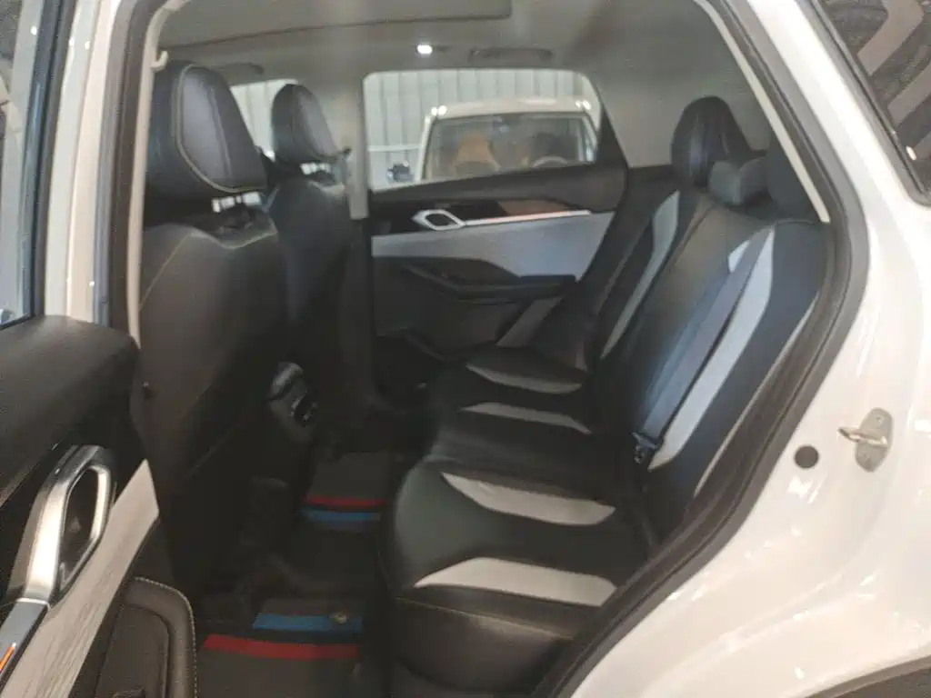 Geely Binyue — миниатюра 17