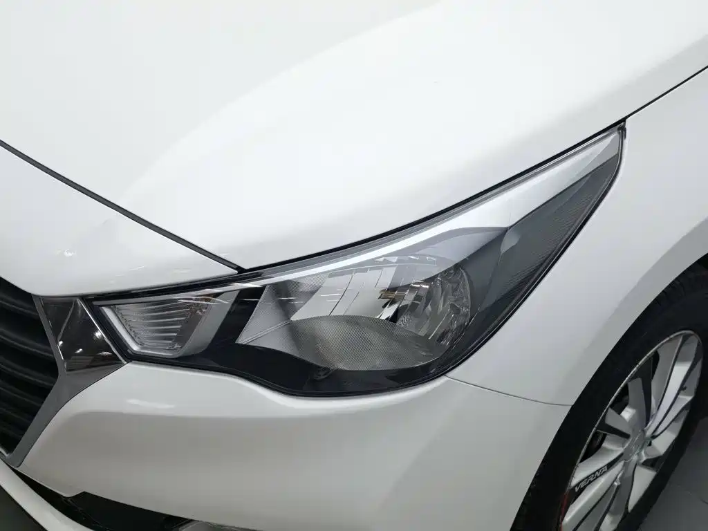 Hyundai Verna — миниатюра 7
