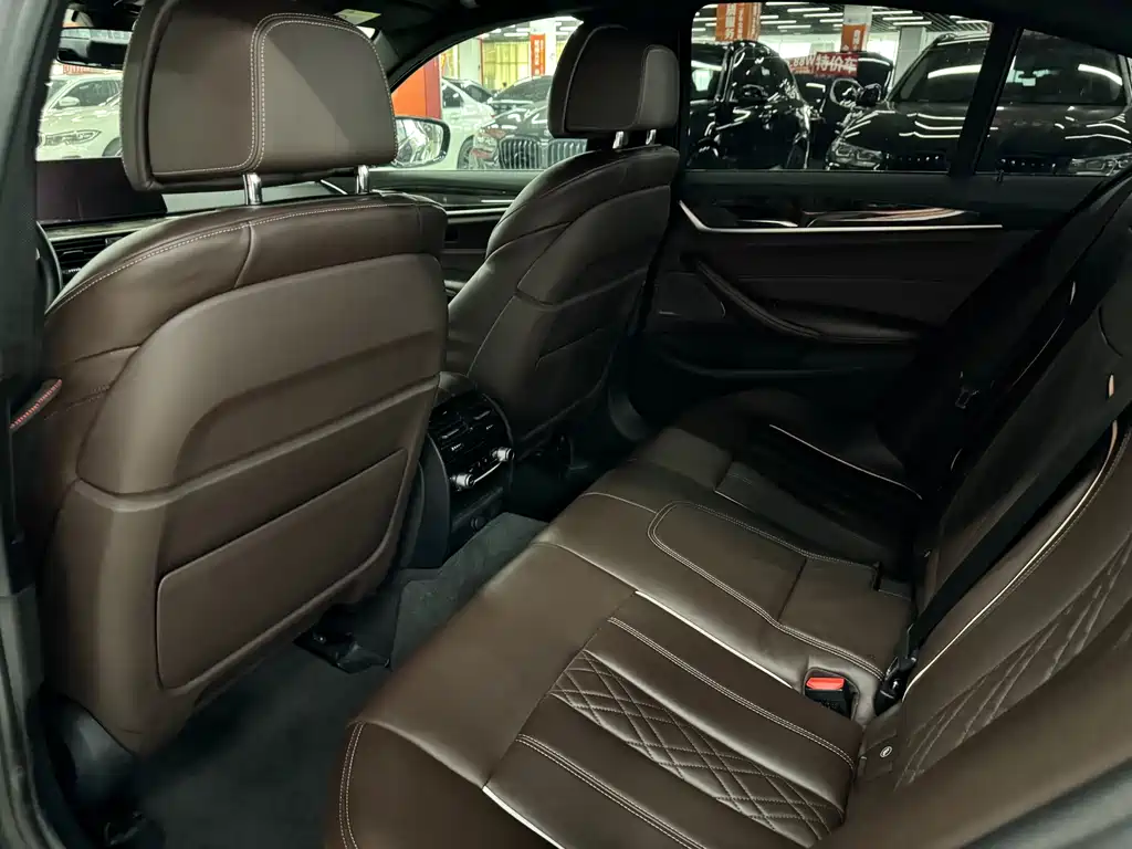 BMW 5 Series (Import) — миниатюра 10