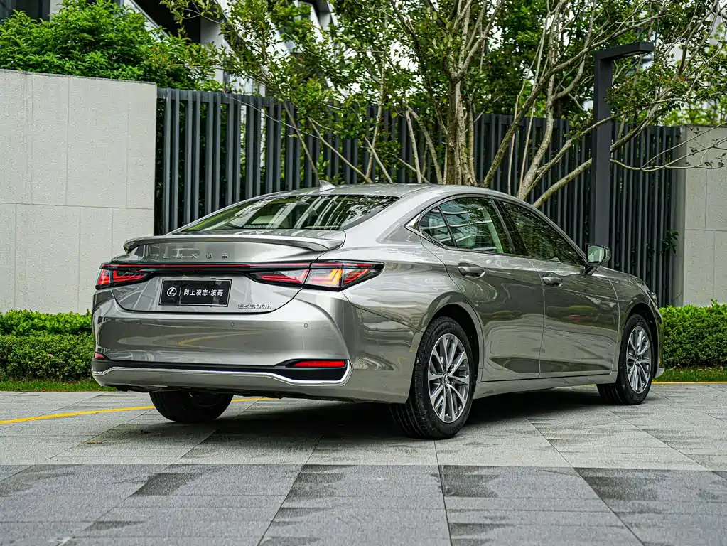 Lexus ES 2025 300h Premium
