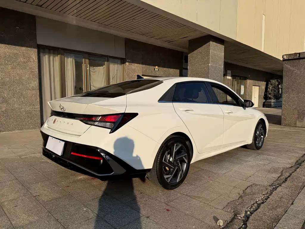 Hyundai Elantra — миниатюра 8