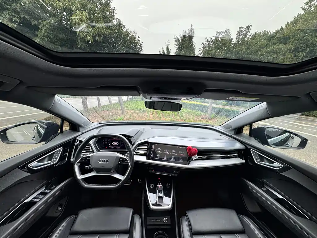 Audi Q4 e-tron — миниатюра 6