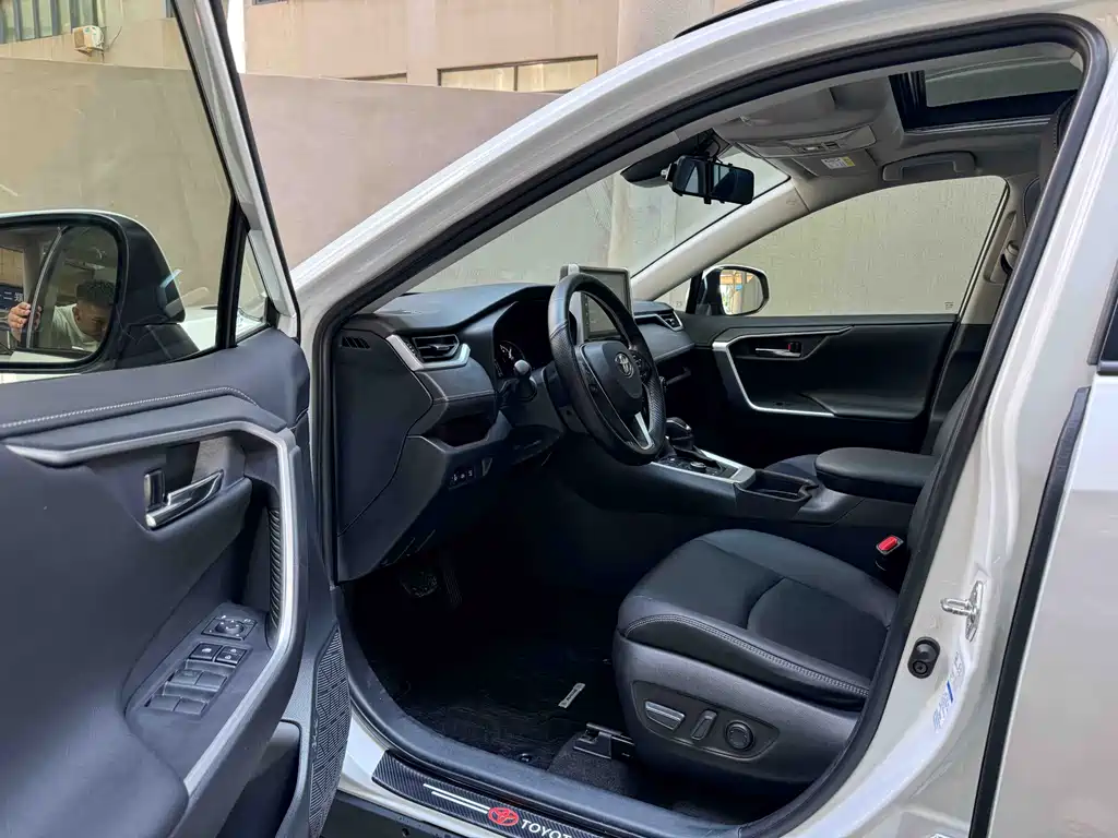 TOYOTA RAV4 RONGFANG