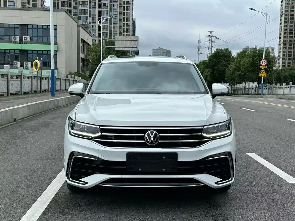 Volkswagen Tiguan L — миниатюра 2